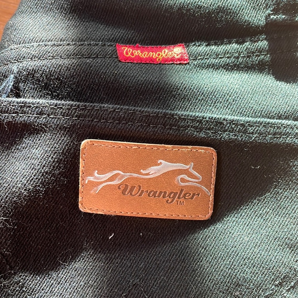 Black wrangler women’s jeans!!
